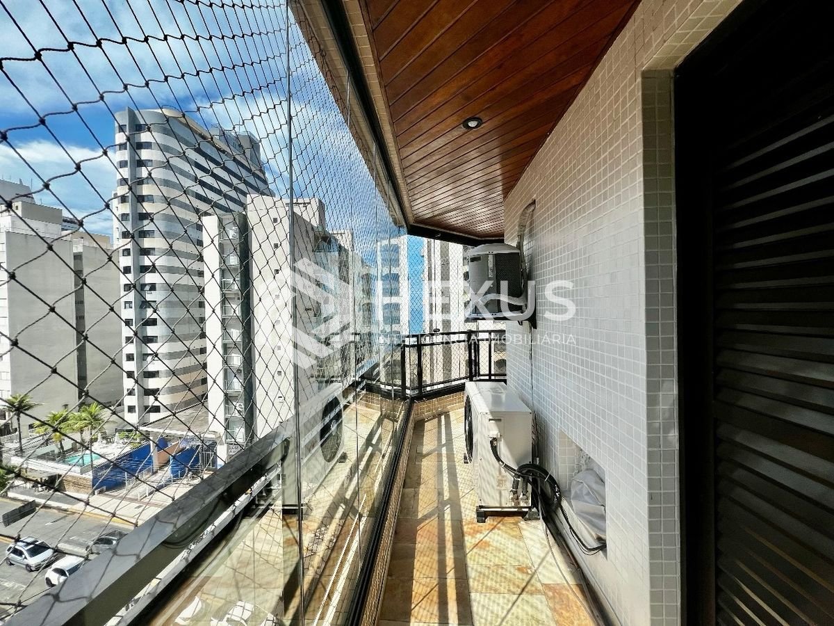 Foto 2 de Apartamento com varanda, lazer e vista mar a uma quadra da Praia das Astúrias, Guaruja