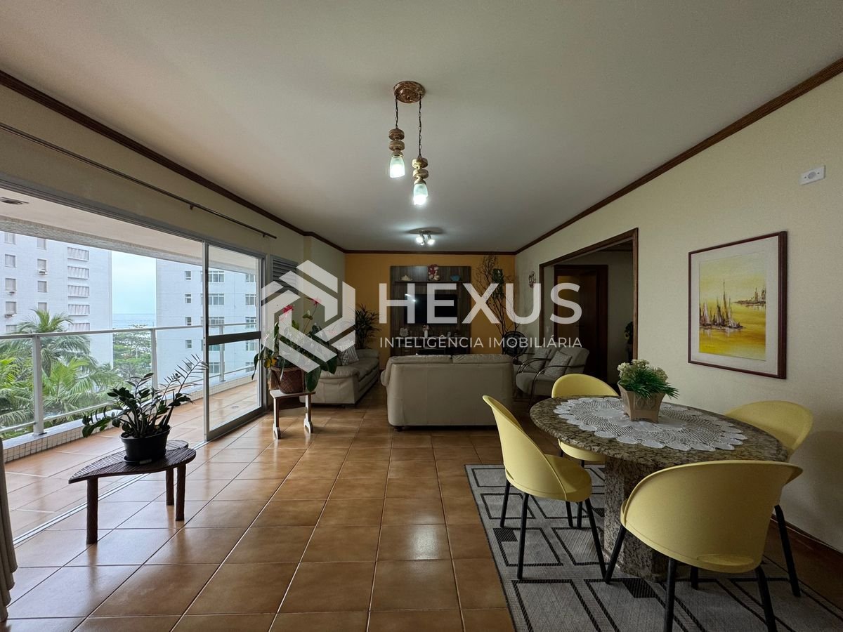 Foto 4 de Apartamento reformado com varanda, vista mar e lazer na quadra mar da Praia das Pitangueiras, Guaruja