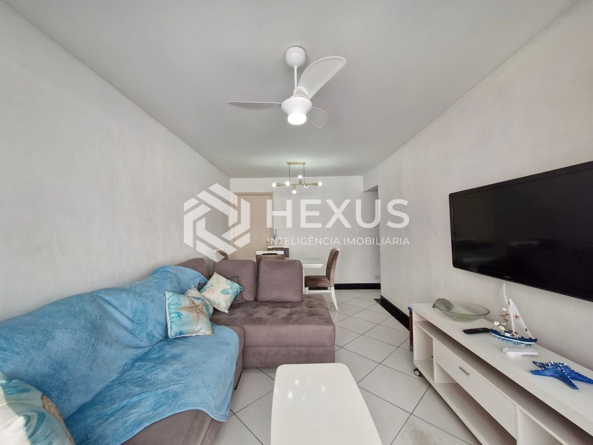 Foto 4 de Apartamento reformado com varanda e vista mar na quadra mar da Praia das Pitangueiras, Guaruja