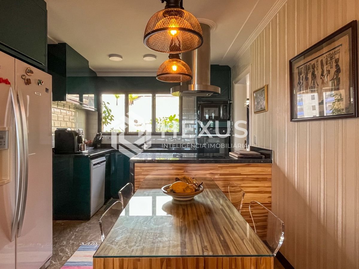Foto 2 de Apartamento com varanda e lazer na Praia da Enseada, Guaruja