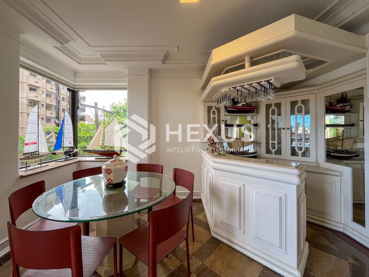 Foto 4 de Apartamento duplex com varanda e lazer na região da Brunella na Praia da Enseada, Guaruja