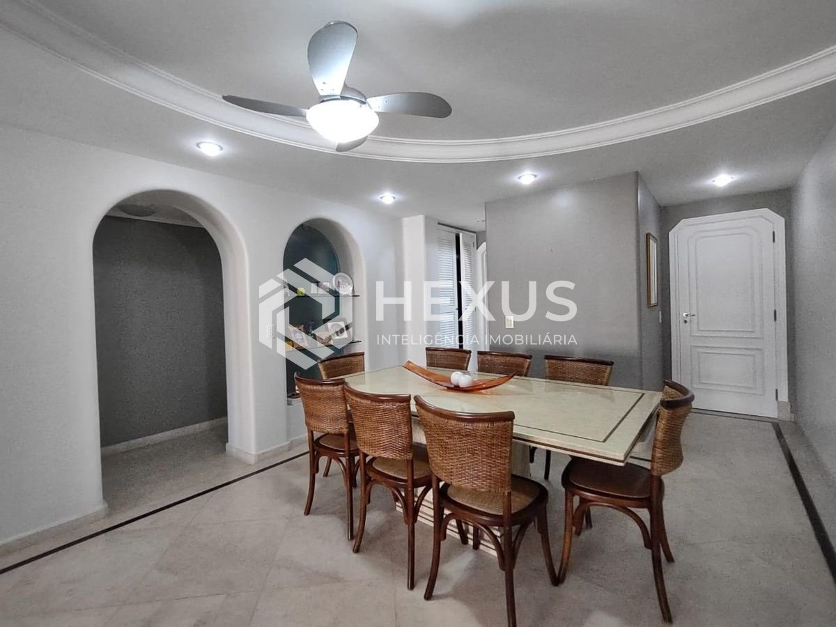 Foto 3 de Apartamento com varanda e lazer na Praia da Enseada, Guaruja
