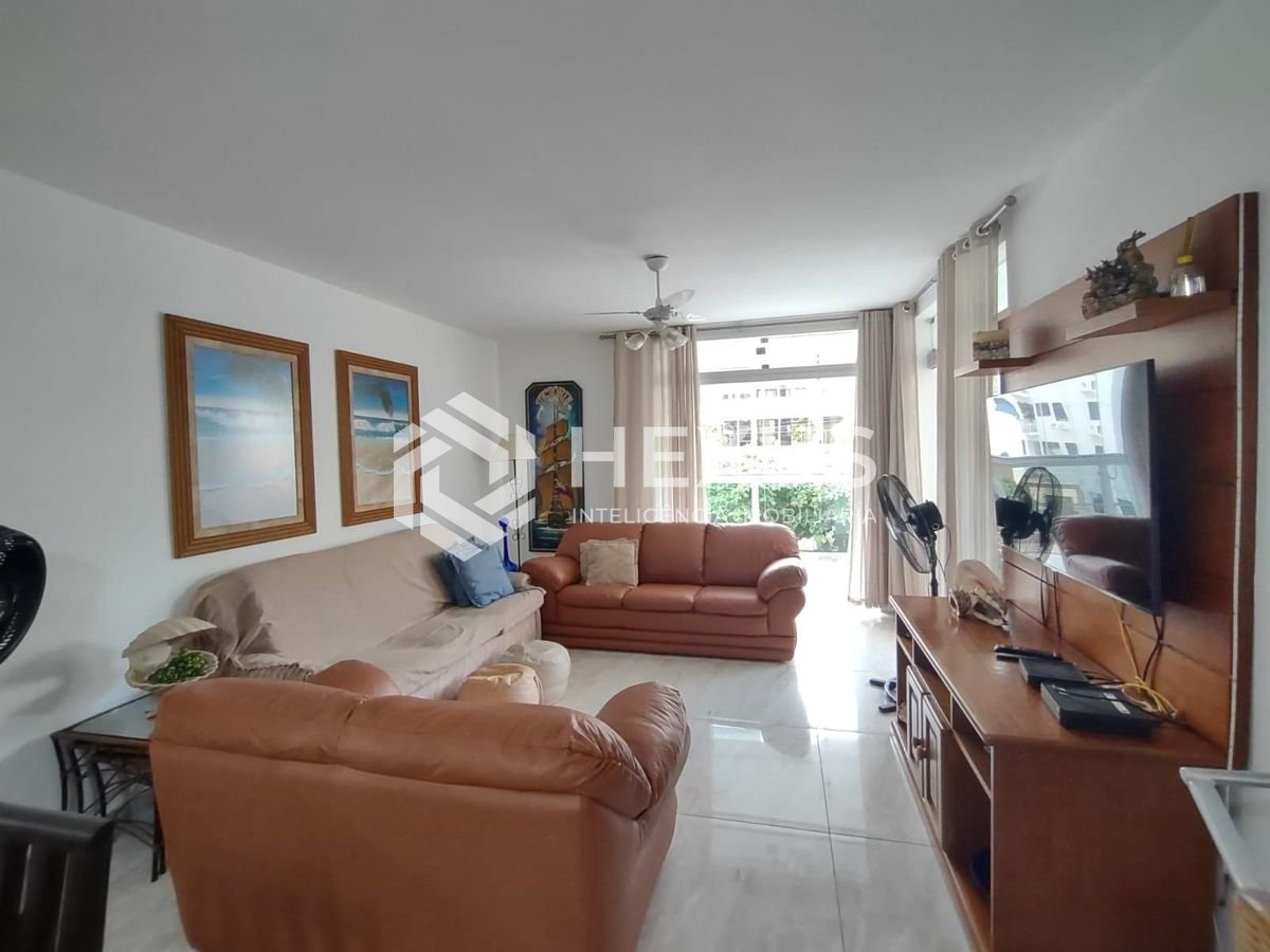 Foto 2 de Apartamento com varanda e lazer na Praia da Enseada, Guaruja