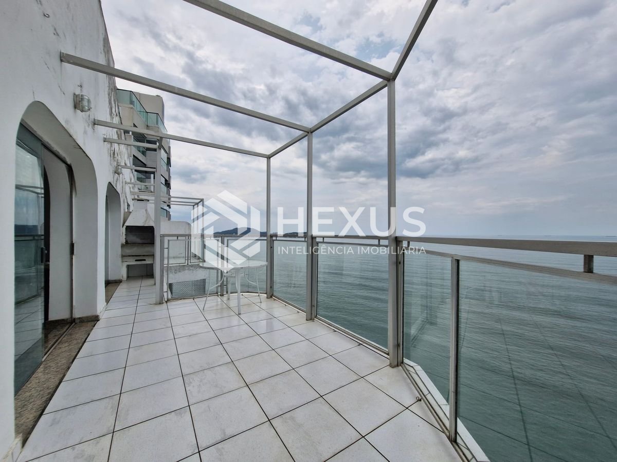 Foto 2 de Apartamento reformado frente mar com varanda na Praia das Pitangueiras, Guaruja