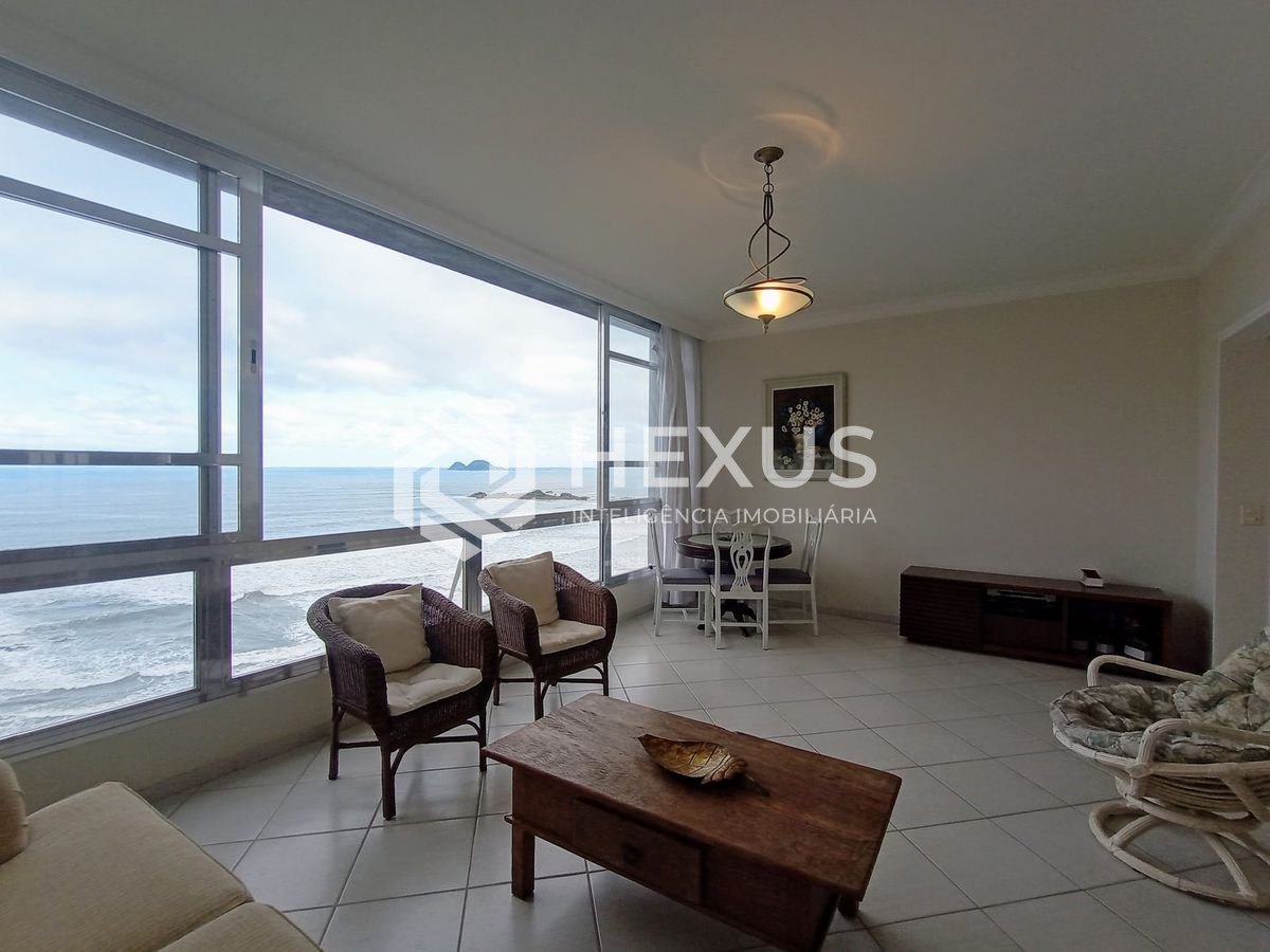 Foto 2 de Apartamento reformado frente mar na Praia das Pitangueiras, Guaruja