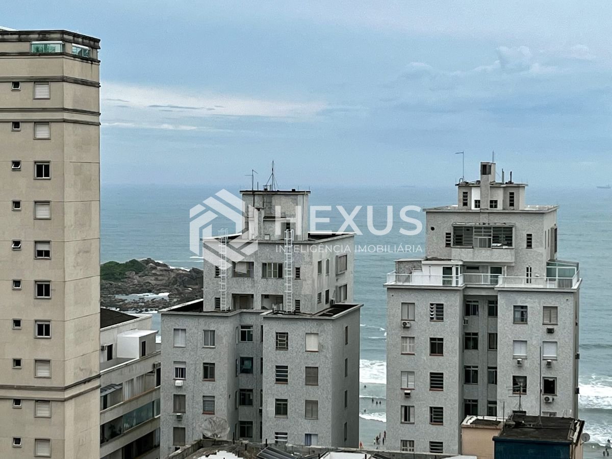 Foto 4 de Apartamento reformado com varanda e lazer na Praia das Pitangueiras, Guaruja