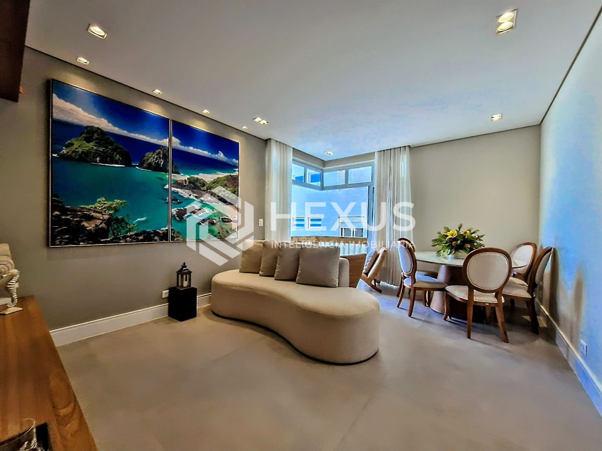 Foto 3 de Apartamento reformado frente mar com varanda na Praia das Pitangueiras, Guaruja