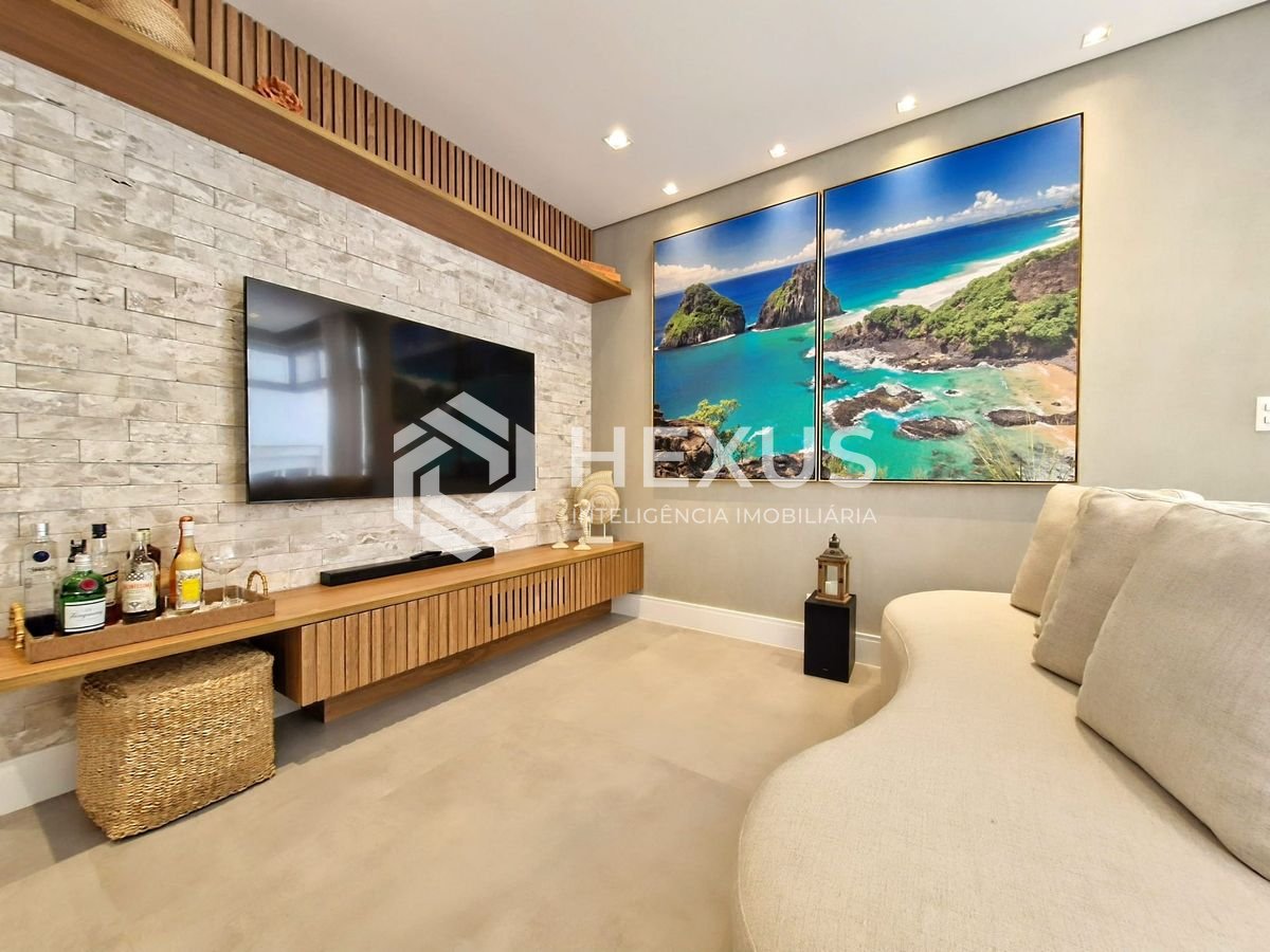 Foto 5 de Apartamento reformado frente mar com varanda na Praia das Pitangueiras, Guaruja