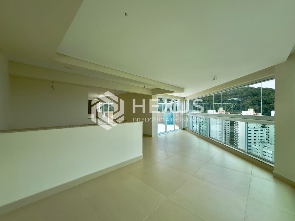 Foto 4 de Cobertura duplex com piscina e varanda gourmet vista mar e lazer na Praia das Pitangueiras, Guaruja