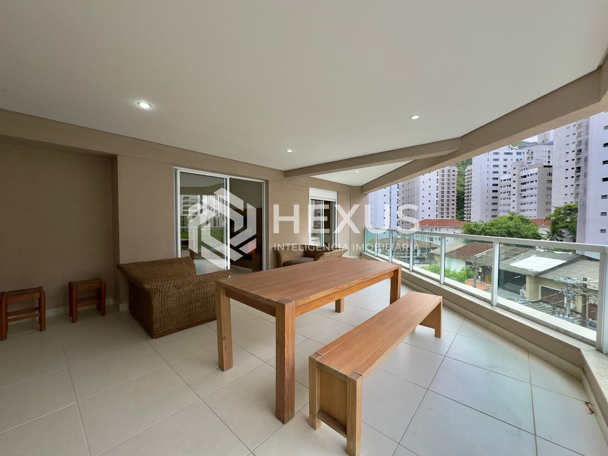 Foto 2 de Apartamento reformado com varanda gourmet e lazer na Praia das Pitangueiras, Guaruja