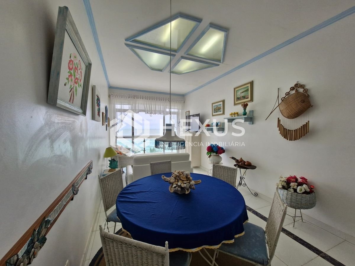 Foto 4 de Apartamento reformado frente mar com varanda na Praia das Pitangueiras, Guaruja