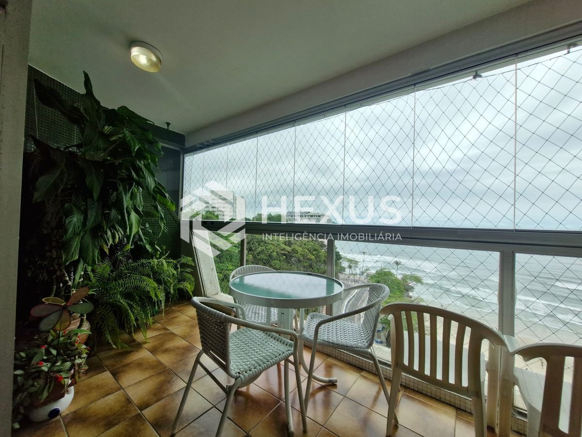 Foto 2 de Apartamento frente mar com varanda e lazer na Praia das Asturias, Guaruja