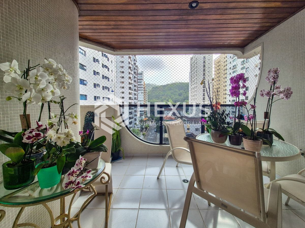 Foto 2 de Apartamento com varanda e lazer na Praia das Pitangueiras, Guaruja