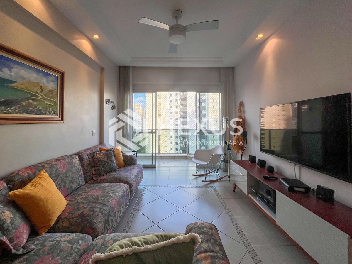 Foto 3 de Apartamento com varanda vista mar e lazer na Praia das Pitangueiras, Guaruja