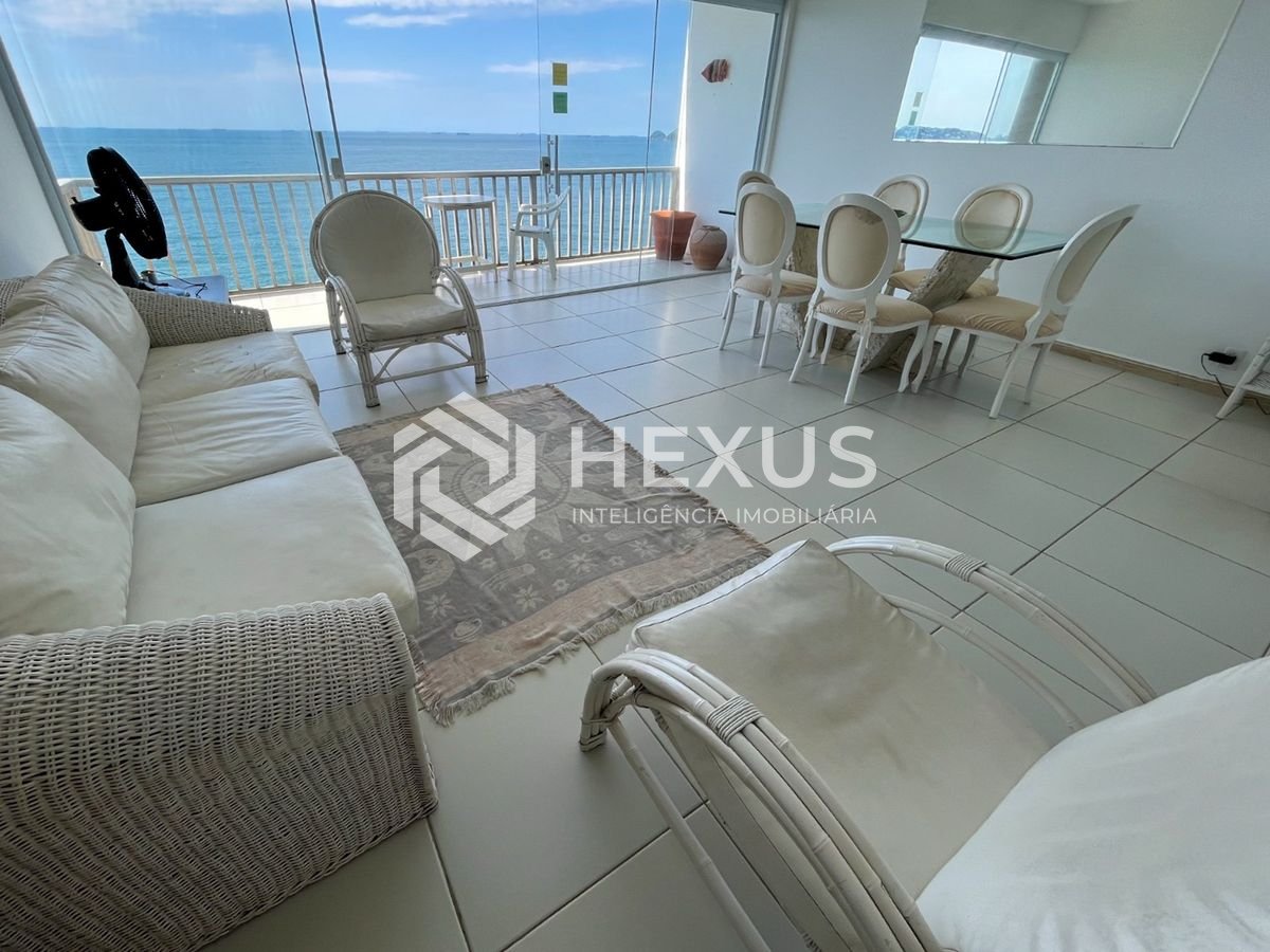 Foto 4 de Apartamento frente mar com varanda na Praia das Pitangueiras, Guaruja