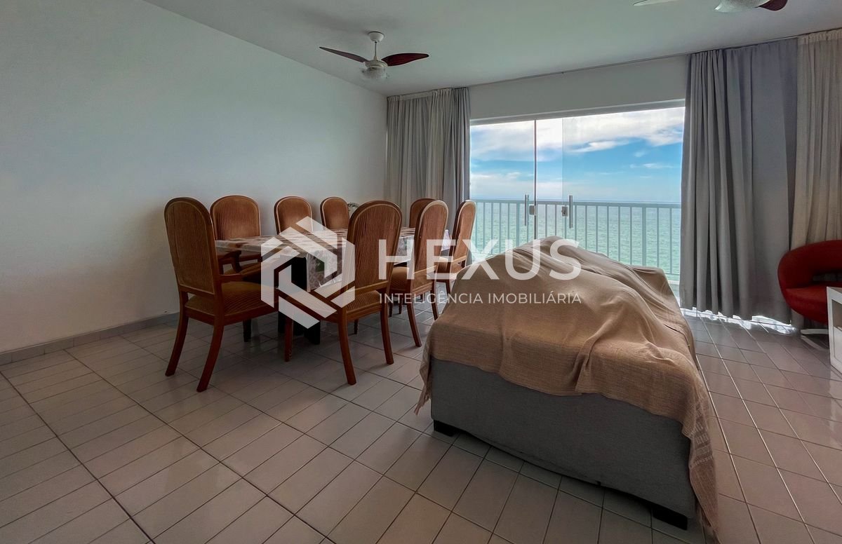 Foto 2 de Apartamento frente mar com varanda na Praia das Pitangueiras, Guaruja