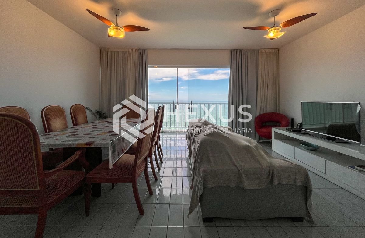 Foto 3 de Apartamento frente mar com varanda na Praia das Pitangueiras, Guaruja