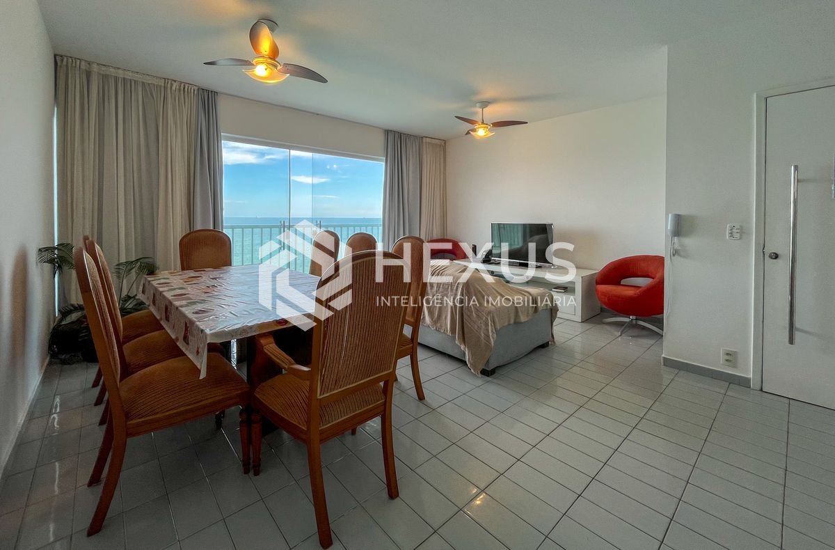 Foto 4 de Apartamento frente mar com varanda na Praia das Pitangueiras, Guaruja