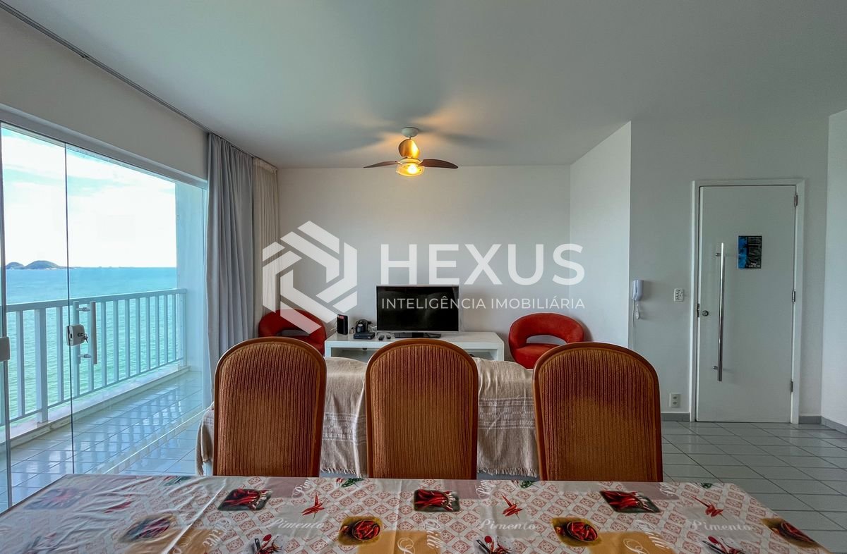 Foto 5 de Apartamento frente mar com varanda na Praia das Pitangueiras, Guaruja