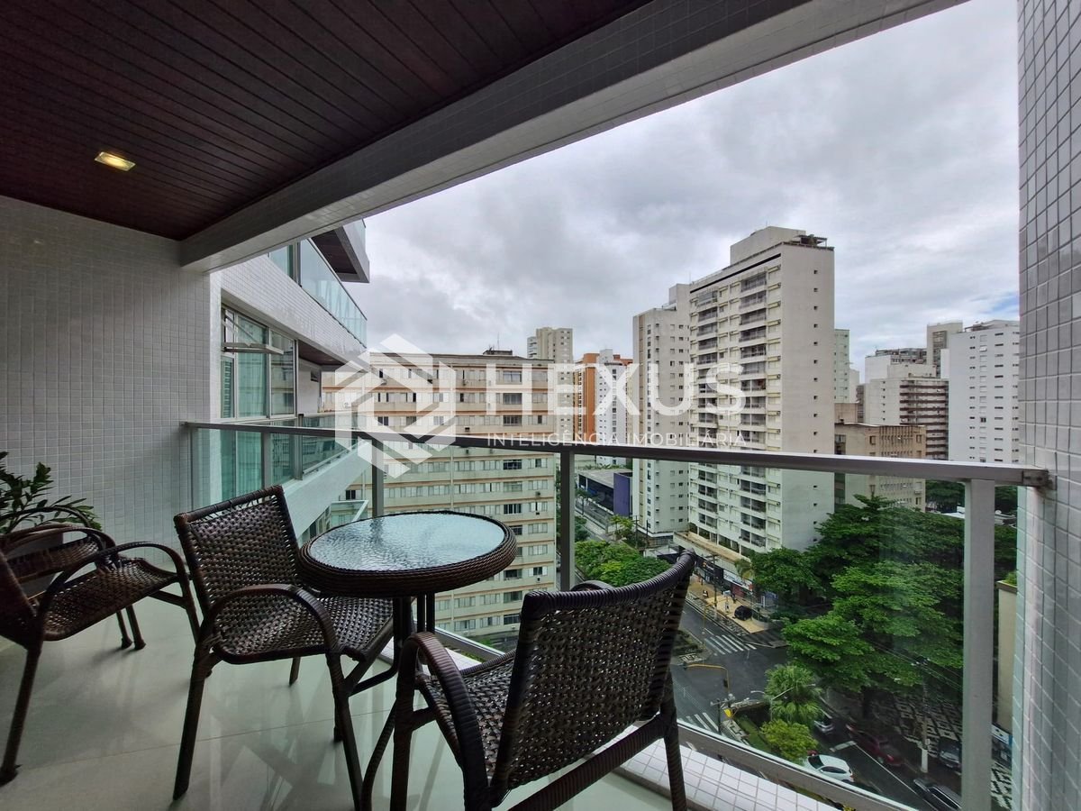 Foto 2 de Apartamento com varanda e lazer na região na Praia das Pitangueiras, Guaruja