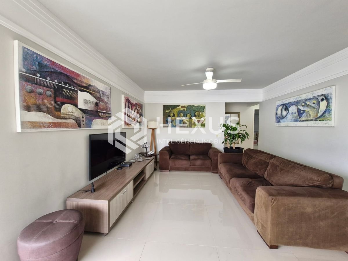 Foto 4 de Apartamento com varanda e lazer na região na Praia das Pitangueiras, Guaruja