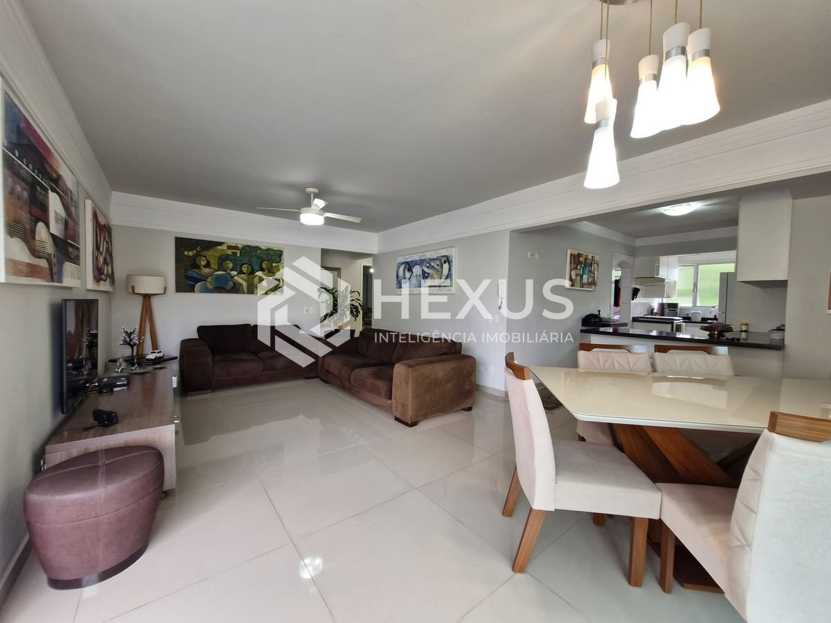 Foto 5 de Apartamento com varanda e lazer na região na Praia das Pitangueiras, Guaruja