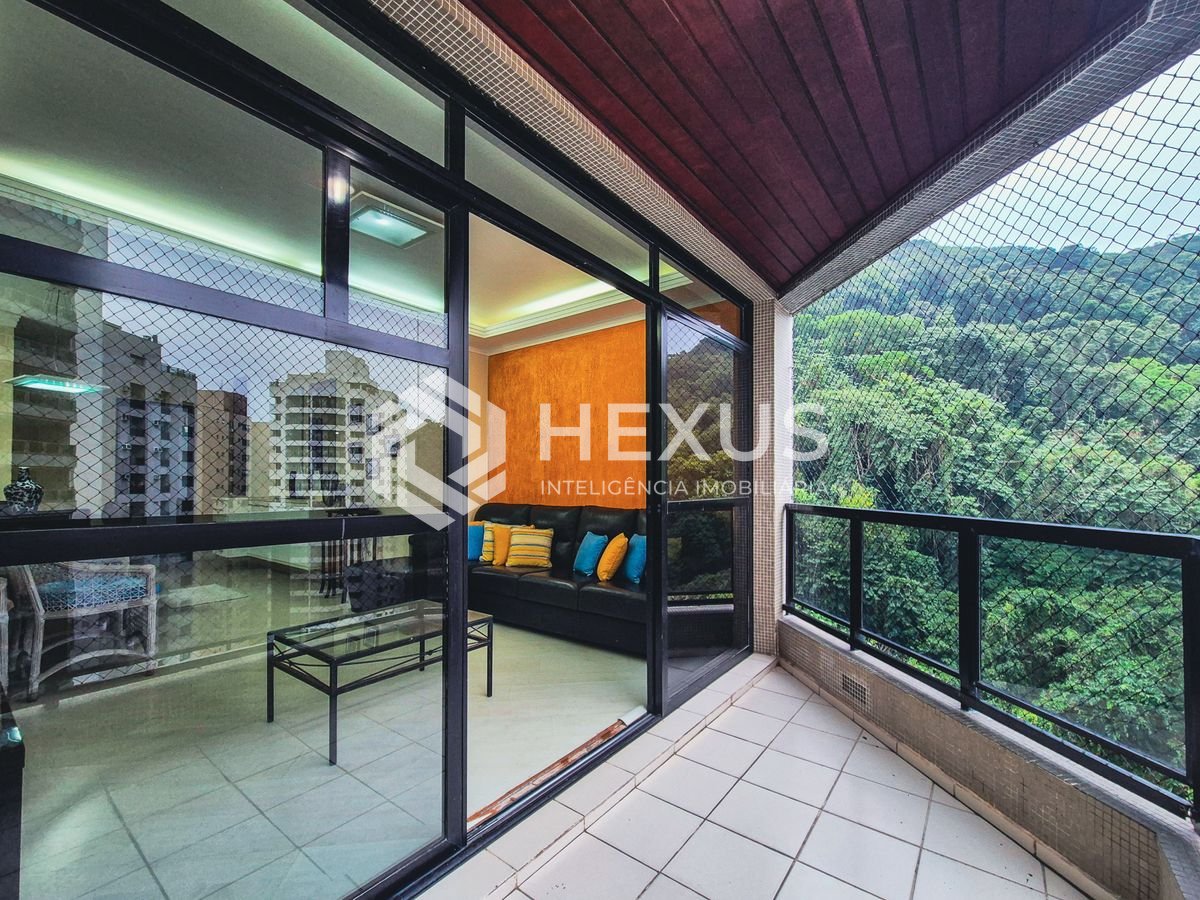 Foto 2 de Apartamento com varanda e lazer na Praia das Pitangueiras, Guaruja