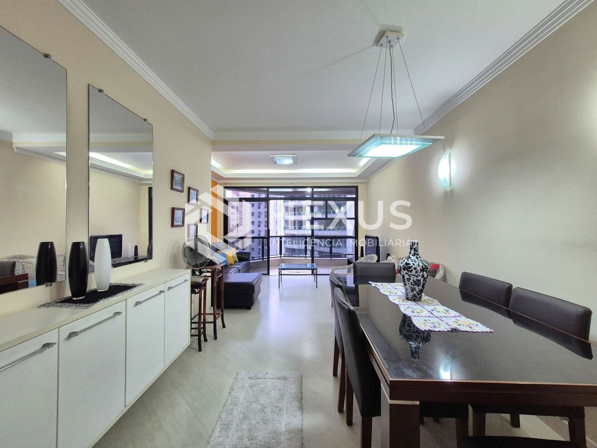 Foto 3 de Apartamento com varanda e lazer na Praia das Pitangueiras, Guaruja