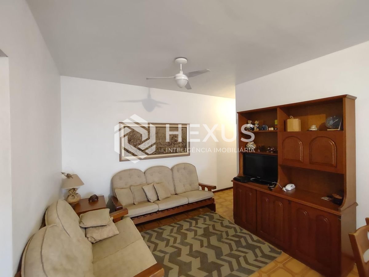 Foto 4 de Apartamento com varanda a 100 metros da praia na região dos hotéis da Praia da Enseada, Guarujá