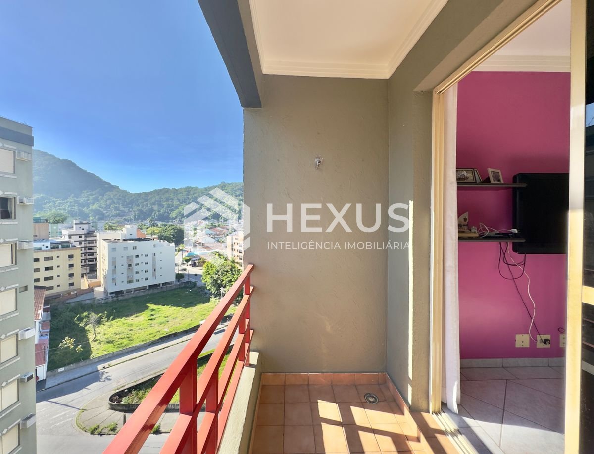 Foto 2 de Apartamento com varanda e lazer na Praia da Enseada, Guaruja