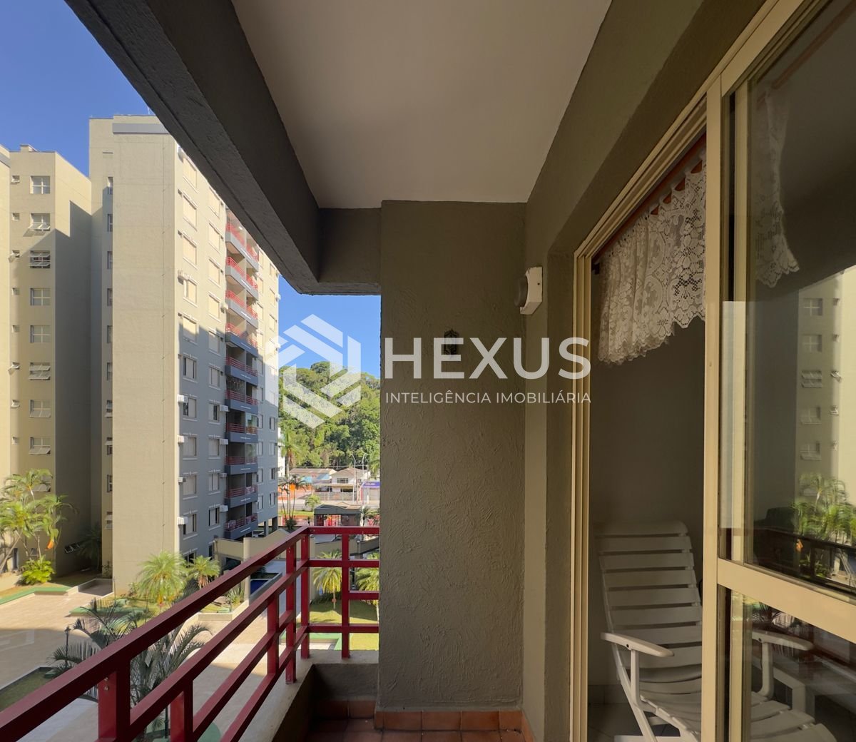 Foto 2 de Apartamento com varanda e lazer na Praia da Enseada, Guaruja