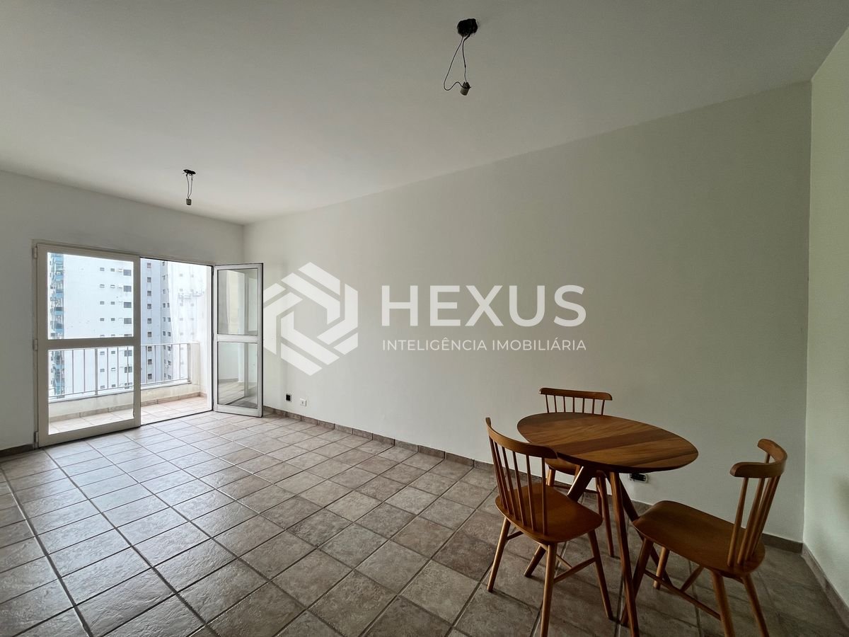 Foto 5 de Apartamento com varanda a uma quadra da Praia das Pitangueiras, Guaruja