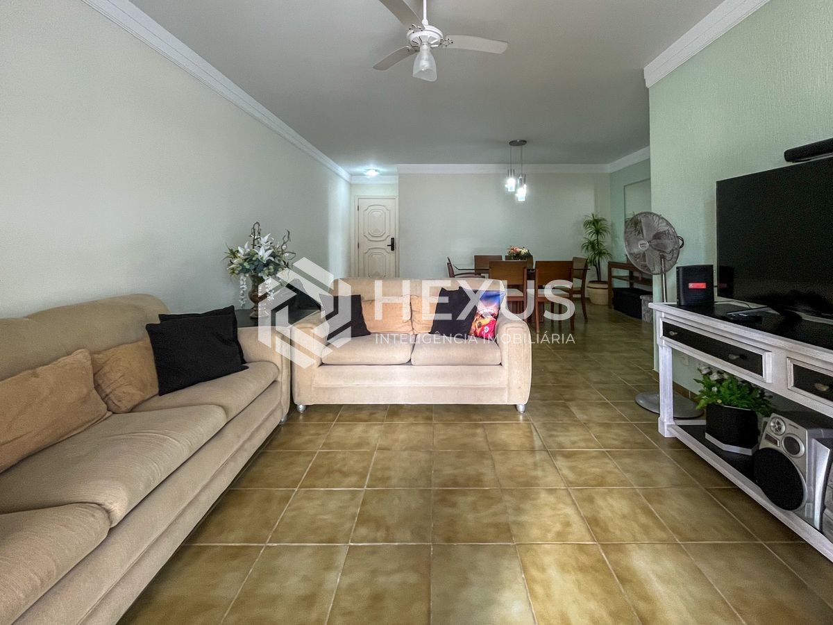 Foto 4 de Apartamento com varanda e lazer a uma quadra da Praia das Pitangueiras, Guaruja