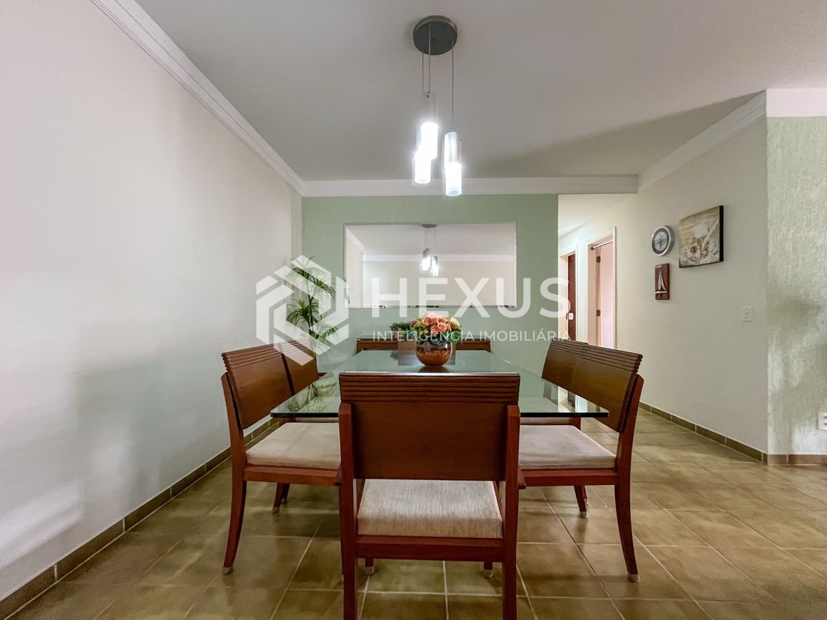 Foto 5 de Apartamento com varanda e lazer a uma quadra da Praia das Pitangueiras, Guaruja