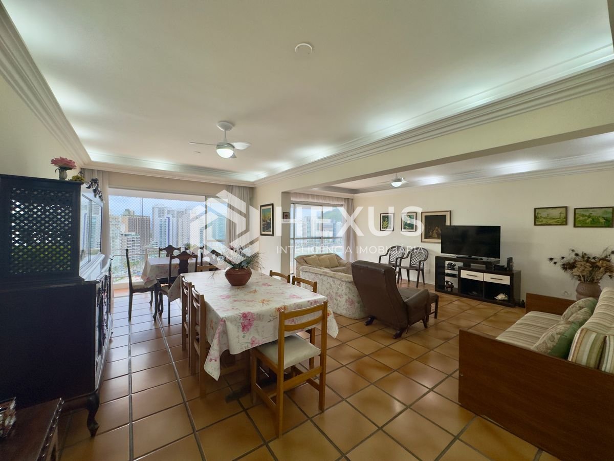 Foto 4 de Apartamento frente mar com varanda e lazer na Praia das Asturias, Guaruja