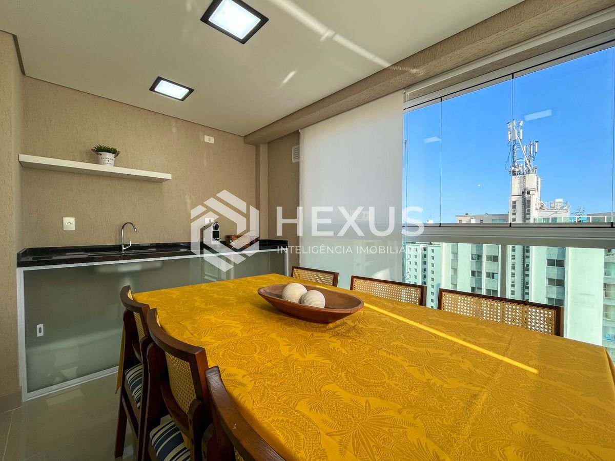 Foto 2 de Apartamento com varanda gourmet e lazer em prédio novo na Praia das Pitangueiras, Guaruja