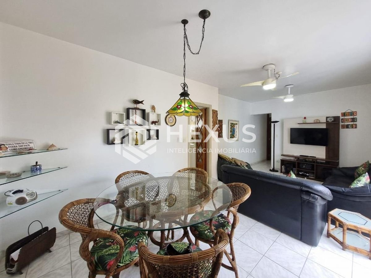 Foto 4 de Apartamento com varanda e lazer a 180m da Praia das Pitangueiras, Guaruja