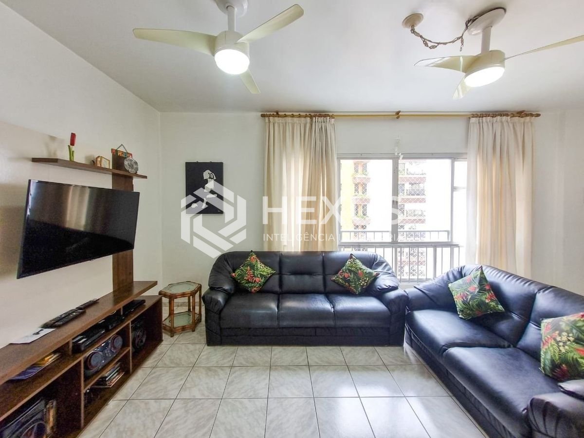 Foto 5 de Apartamento com varanda e lazer a 180m da Praia das Pitangueiras, Guaruja