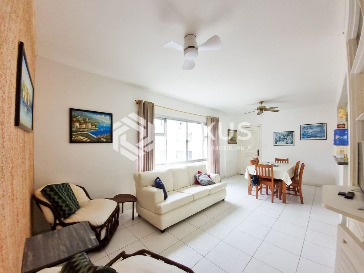 Foto 2 de Apartamento com varanda e lazer a duas quadras da Praia das Pitangueiras, Guaruja