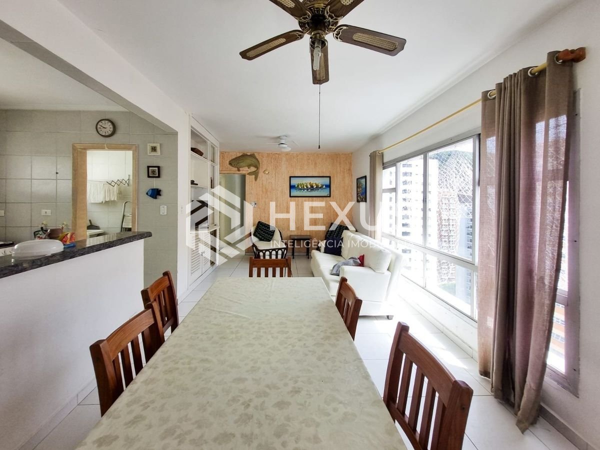 Foto 3 de Apartamento com varanda e lazer a duas quadras da Praia das Pitangueiras, Guaruja