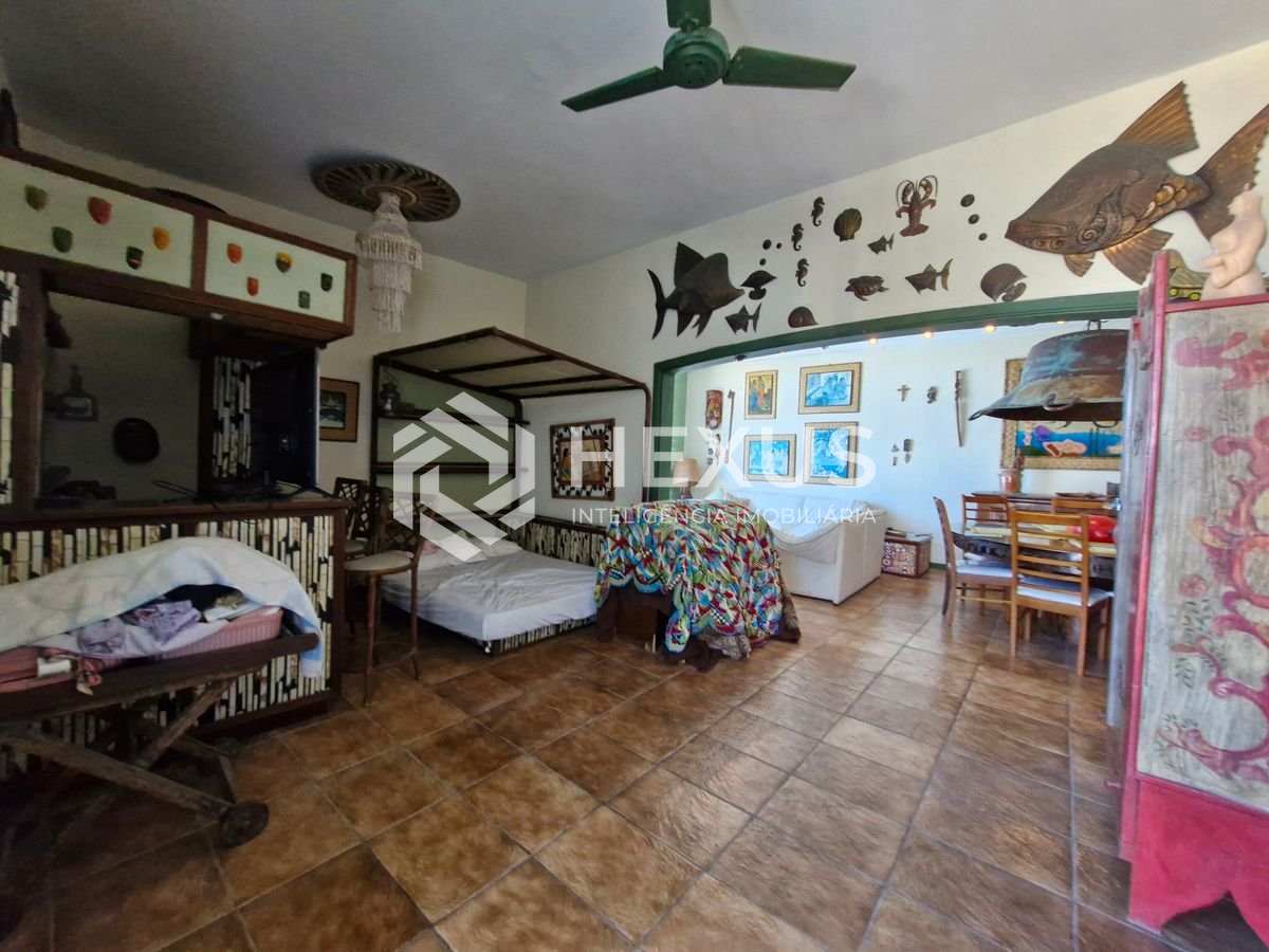 Foto 5 de Apartamento frente mar com varanda na Praia das Pitangueiras, Guaruja
