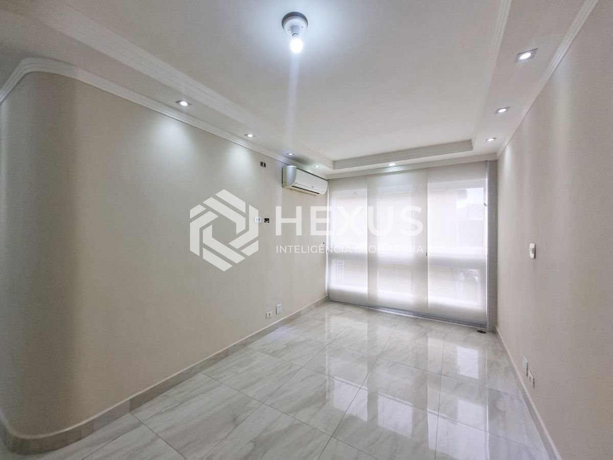Foto 5 de Apartamento reformado com varanda na Praia das Asturias, Guaruja