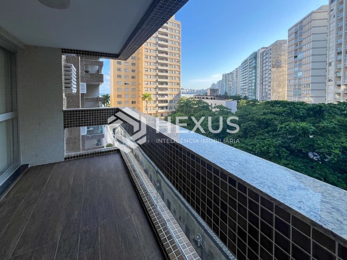 Foto 3 de Apartamento com varanda vista mar e lazer na beira mar da Praia das Pitangueiras, Guaruja
