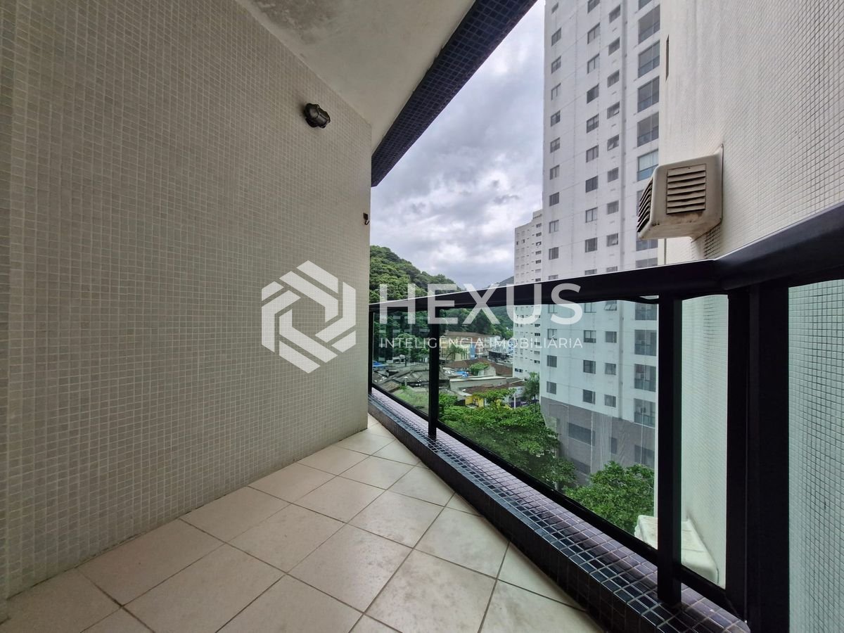 Foto 2 de Apartamento com varanda e lazer na Praia das Pitangueiras, Guaruja