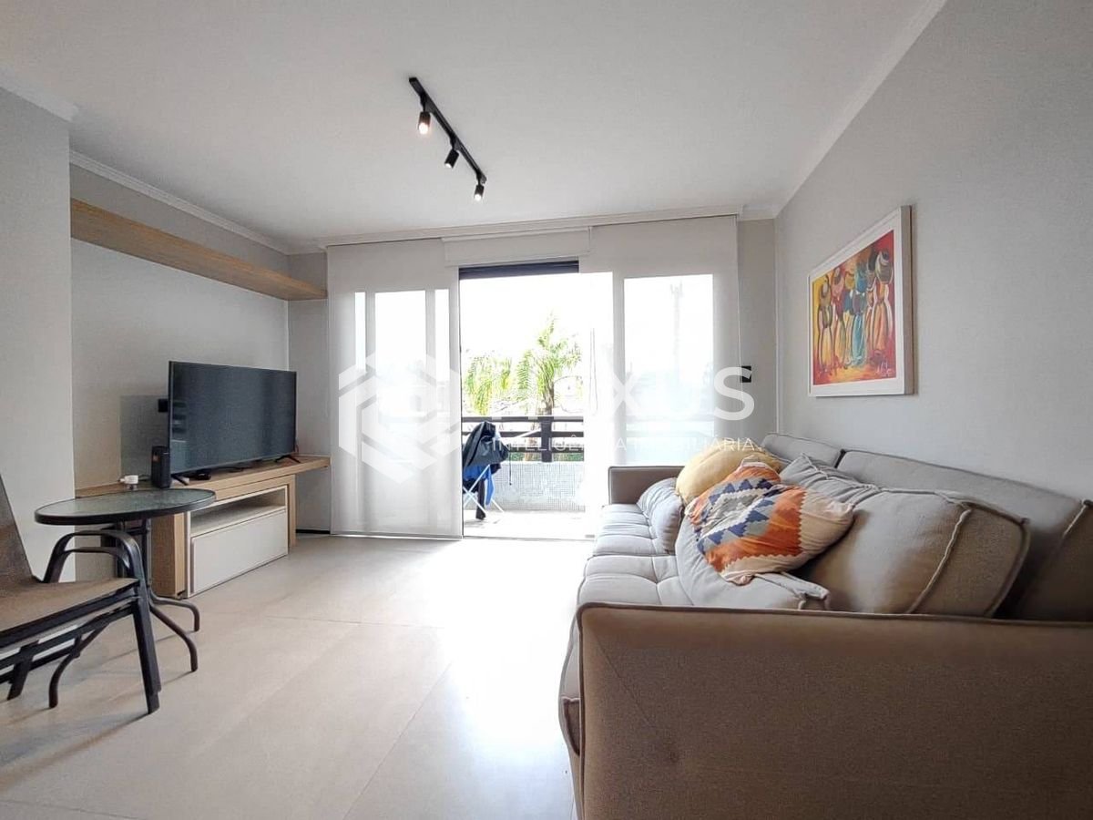 Foto 3 de Apartamento duplex reformado com varanda e lazer na Praia da Enseada, Guaruja