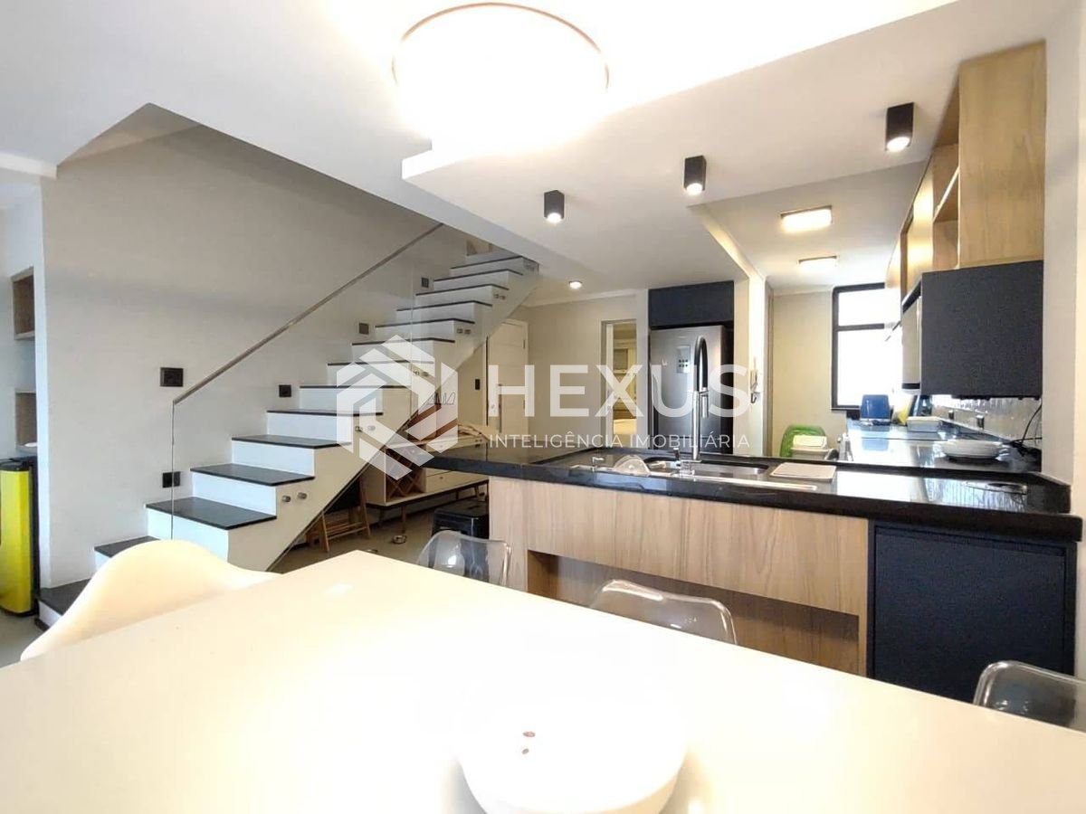 Foto 5 de Apartamento duplex reformado com varanda e lazer na Praia da Enseada, Guaruja