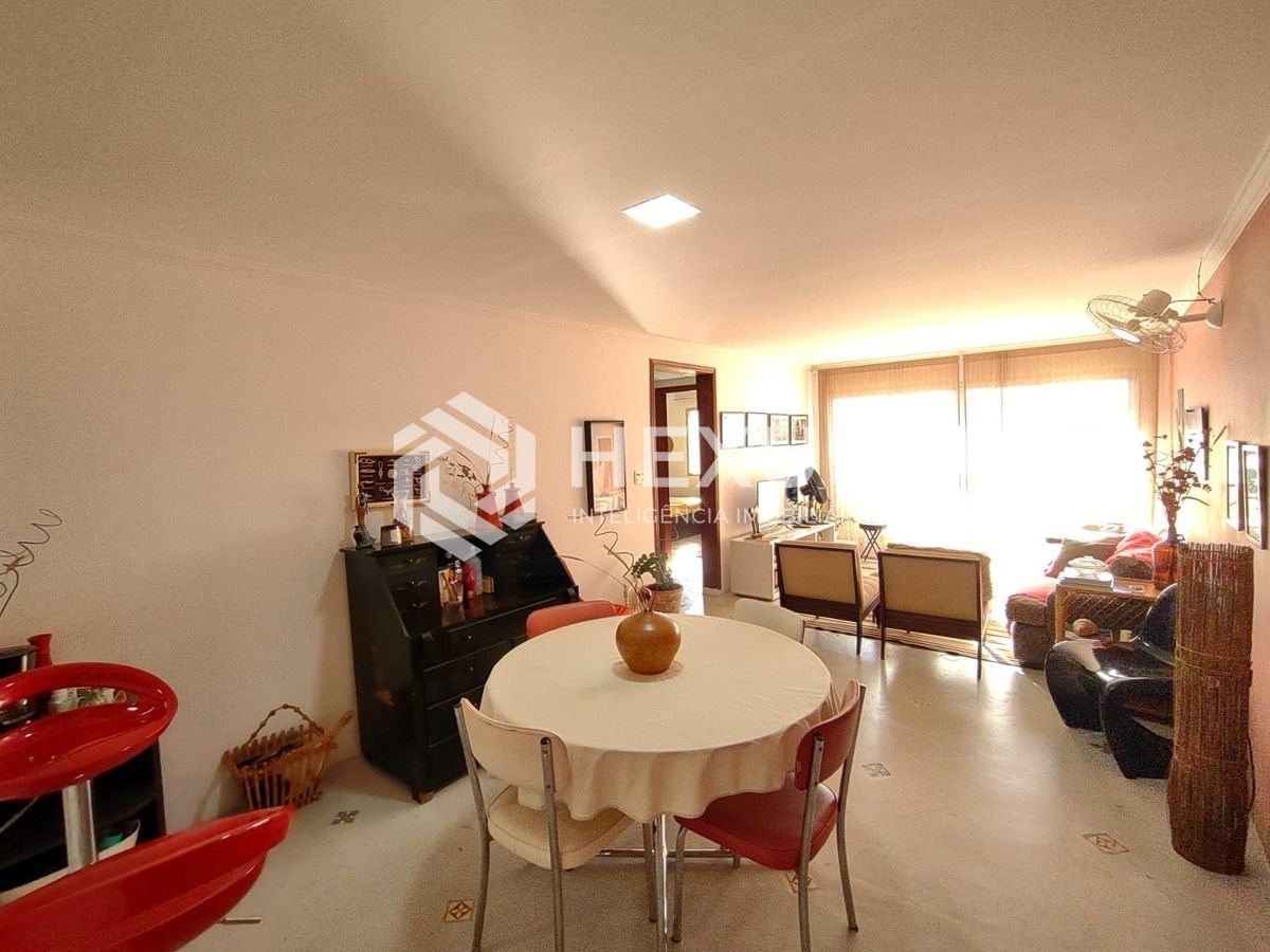 Foto 2 de Apartamento com varanda e lazer na Praia da Enseada, Guaruja