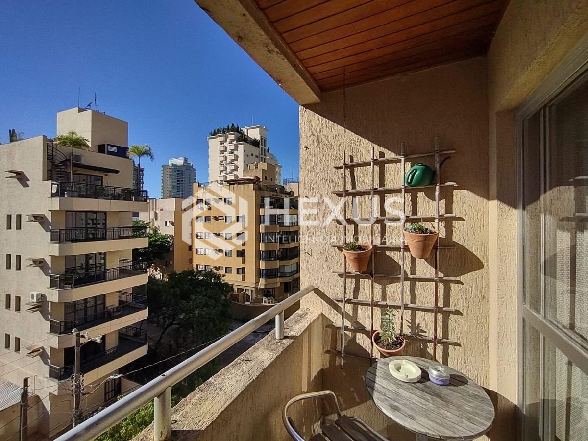 Foto 3 de Apartamento com varanda e lazer na Praia da Enseada, Guaruja