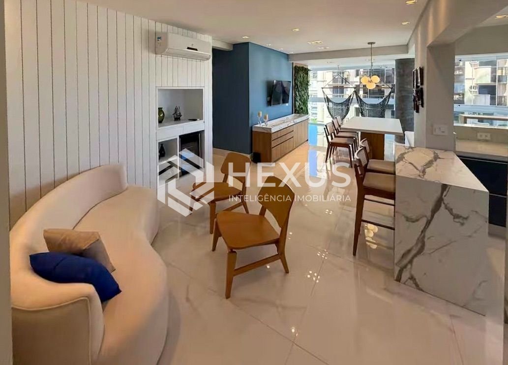 Foto 3 de Apartamento reformado com varanda gourmet e lazer na Praia da Enseada, Guaruja