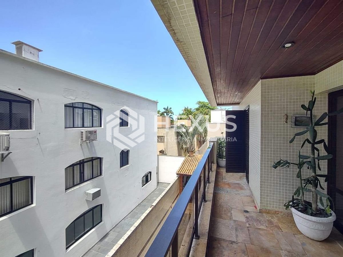 Foto 3 de Apartamento com varanda e lazer na Praia da Enseada, Guaruja